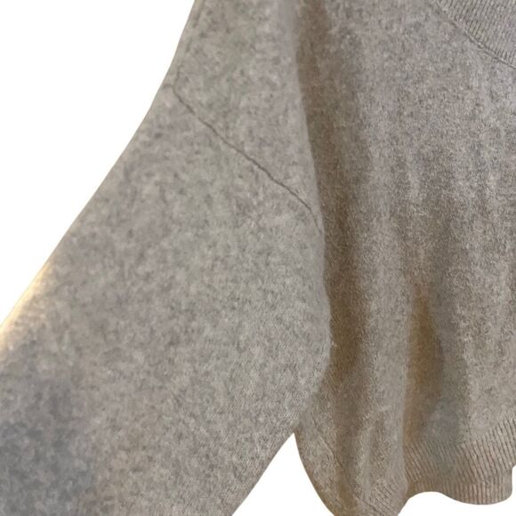 Hollister size small gray V-neck sweater Jimmy - Picture 2 of 4